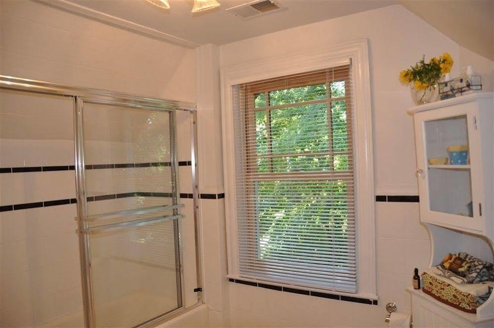 Wayne Bed & Breakfast Inn (Adults Only) Екстер'єр фото